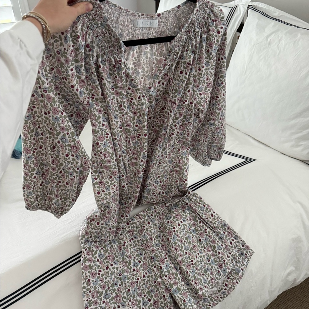 LAKE Pajamas Floral Patterned Blouse and Shorts Set Small